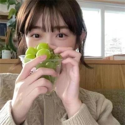 穿黄靴子的女孩